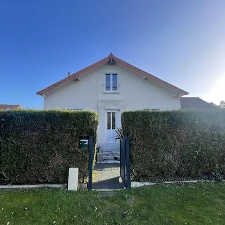 Jolie Maison Proche De La Mer Holiday home Varaville